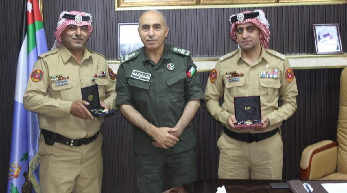 العميد الدعجة يهنئ الطوره والجحاوشة والسلايطة من شرطة البادية بأوسمة ملكية