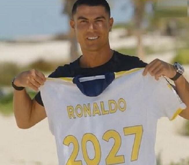 امتيازات خيالية بعقد رونالدو الجديد مع النصر السعودي بالارقام