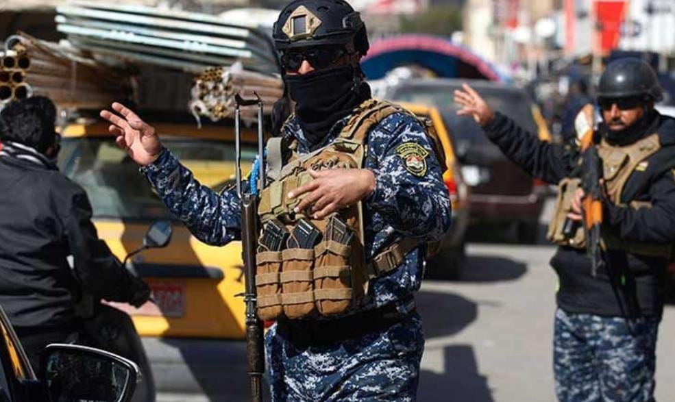 شاب عراقي يقتل والده ويصيب  شقيقته بالرصاص
