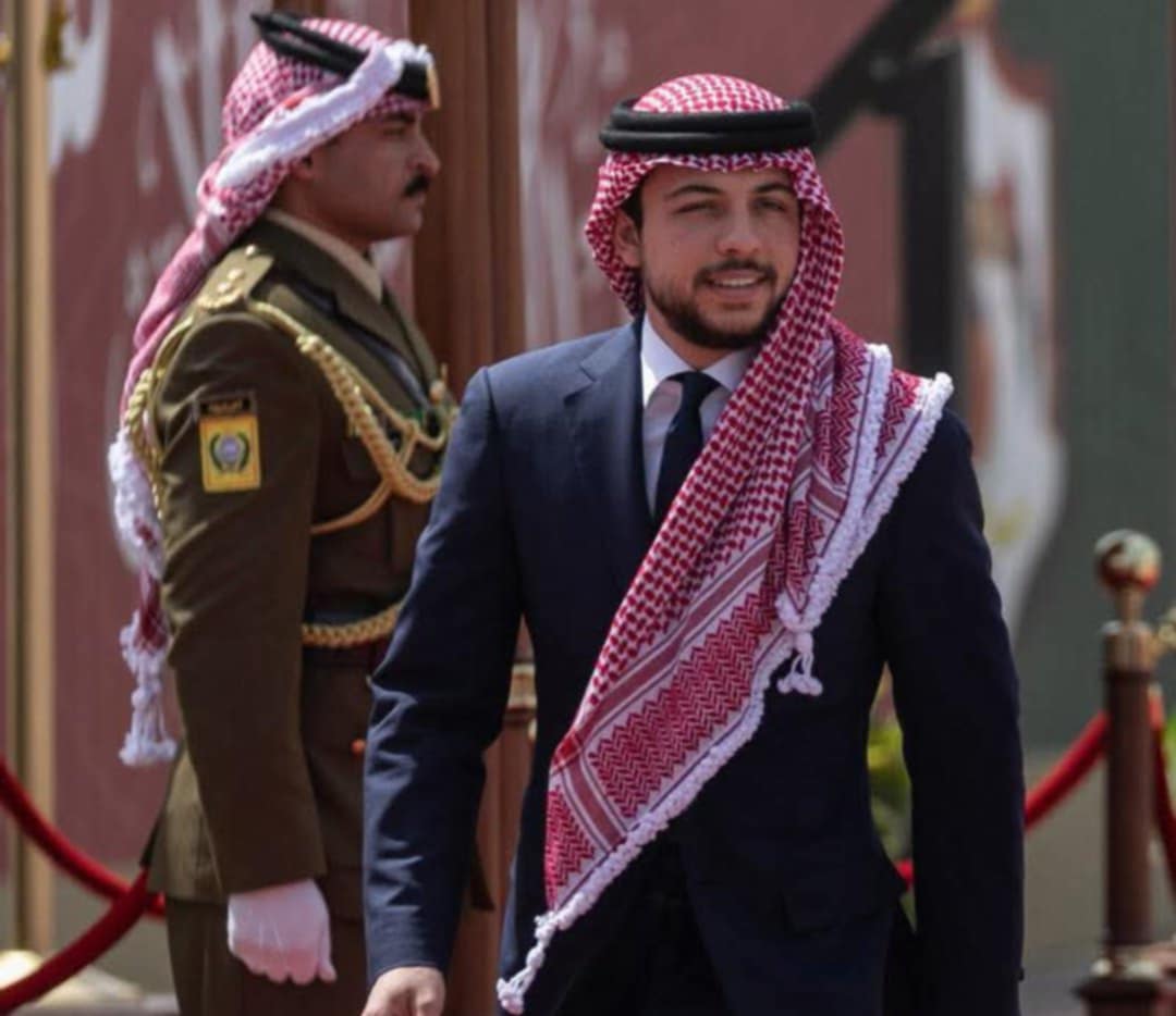 كلية حطين الجامعية تهنئ ولي العهد بمناسبه عيد ميلاده لـ 31