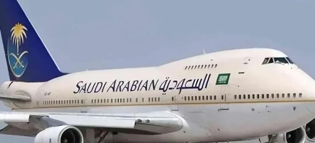 فاجعة.. وفاة طيار سعودي خلال رحلته إثر أزمة صحية