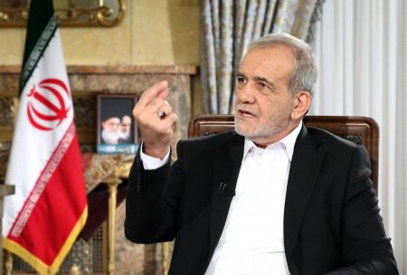 الرئيس الإيراني: أولويتنا الحفاظ على وحدة البلاد