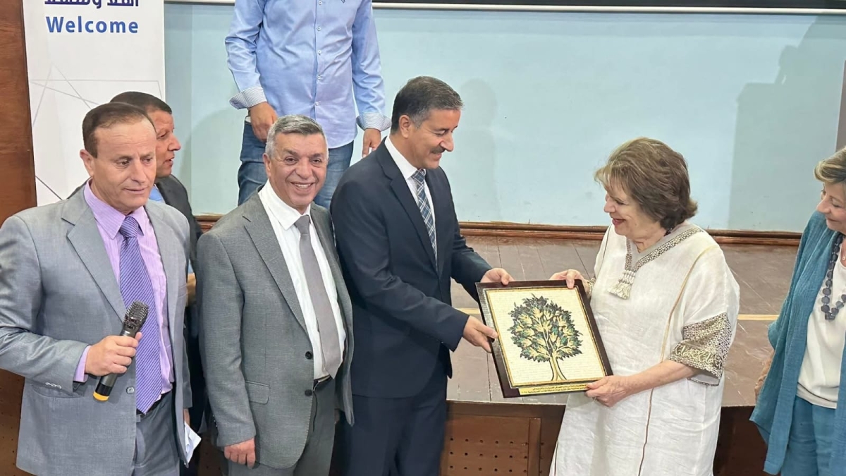 انامل الاردينه تقيم حفل توزيع جوائز مسابقةتصميم مقاعد خارجية بالفسيفساء في  مادبا...صور