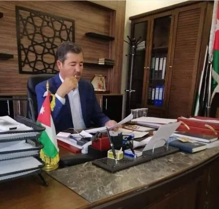 مدير عام وكالة نيروز الإخبارية يهنئ الدكتور فواز الخريشا بتعيينه متصرفاً للبادية الشمالية