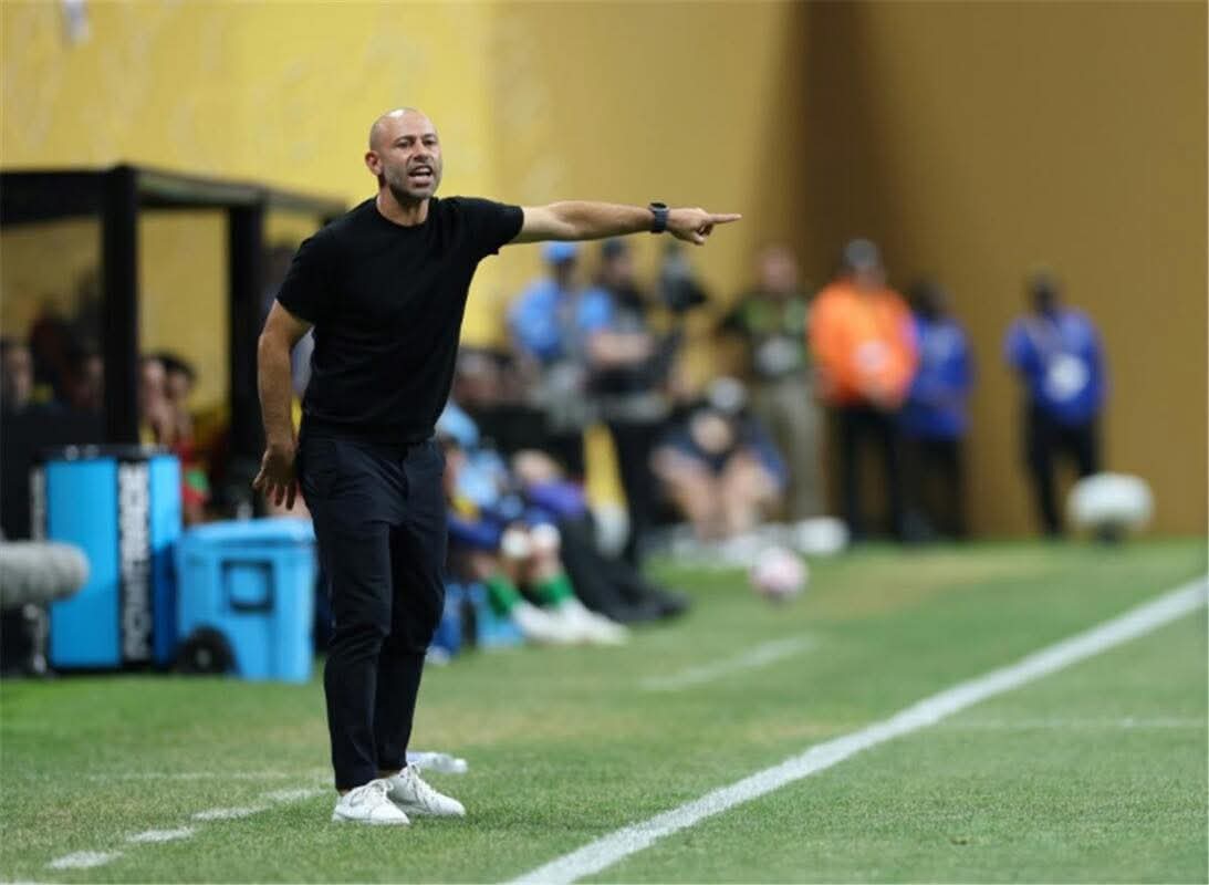 ماسكيرانو: تمنيت أن أكون على أرض الملعب لمساعدة فريقي