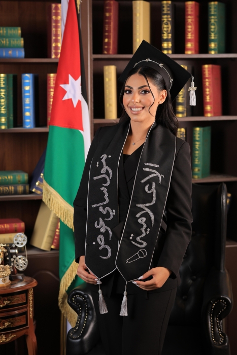 الإعلامية بتول عوض الف مبارك التخرج