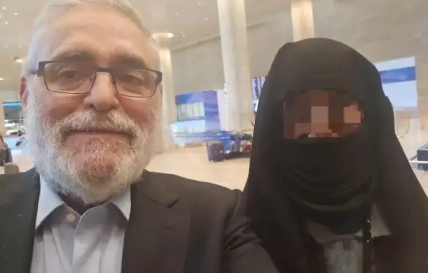 آخر يهودي في اليمن يغادر إلى فلسطين المحتلة (إسرائيل) بمساعدة الحوثيين (تفاصيل)