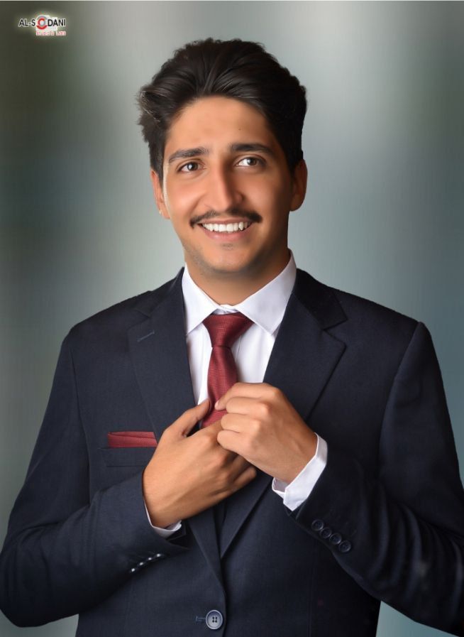 الناشط أحمد مهاوش بني ياسين يهنئ الإعلامي داود حميدان بمناسبة إنهائه مشروع التخرج بتفوق