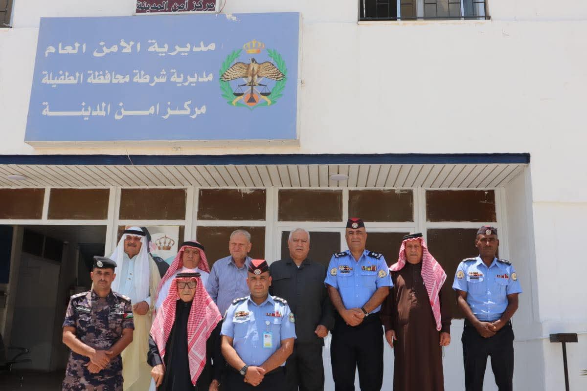 جانب من الفعاليات التوعوية التي نظمتها الشرطة المجتمعية في قيادة أمن إقليم الجنوب