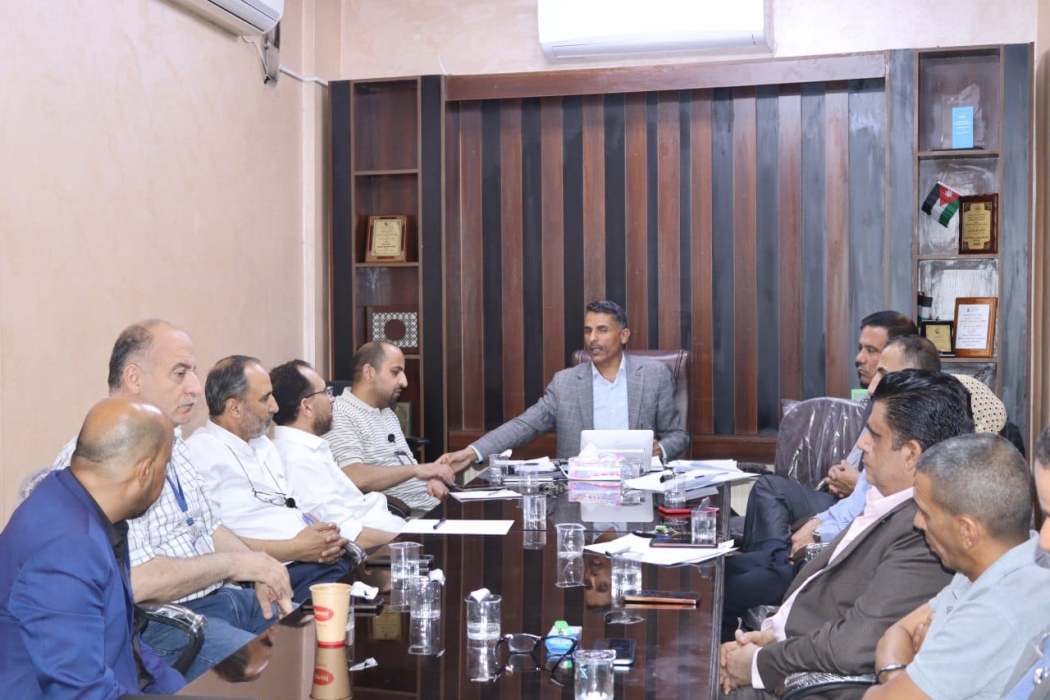 مدير التربية والتعليم الدكتور طايل المساعيد يلتقي رؤساء الأقسام لمناقشة خطة العمل للعام القادم