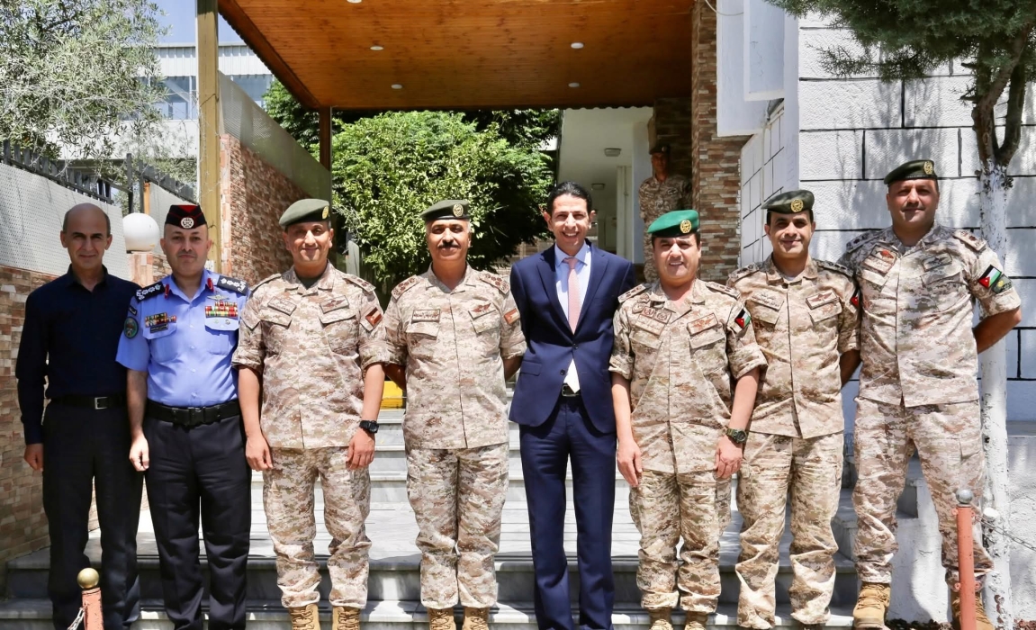 المساعد للإدارة والقوى البشرية يزور مديرية التربية والتعليم والثقافة العسكرية....صور