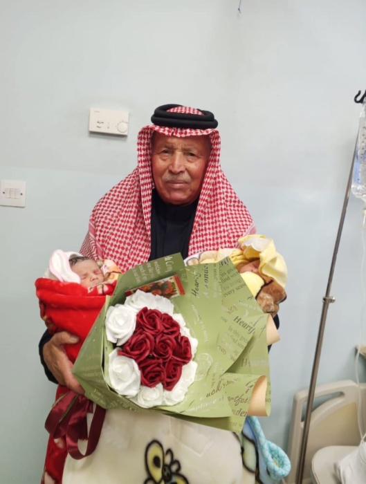 الشيخ محمد فنيخر البري أبو رياض يطلق على أحفاده بأسمين حسين ورجوة