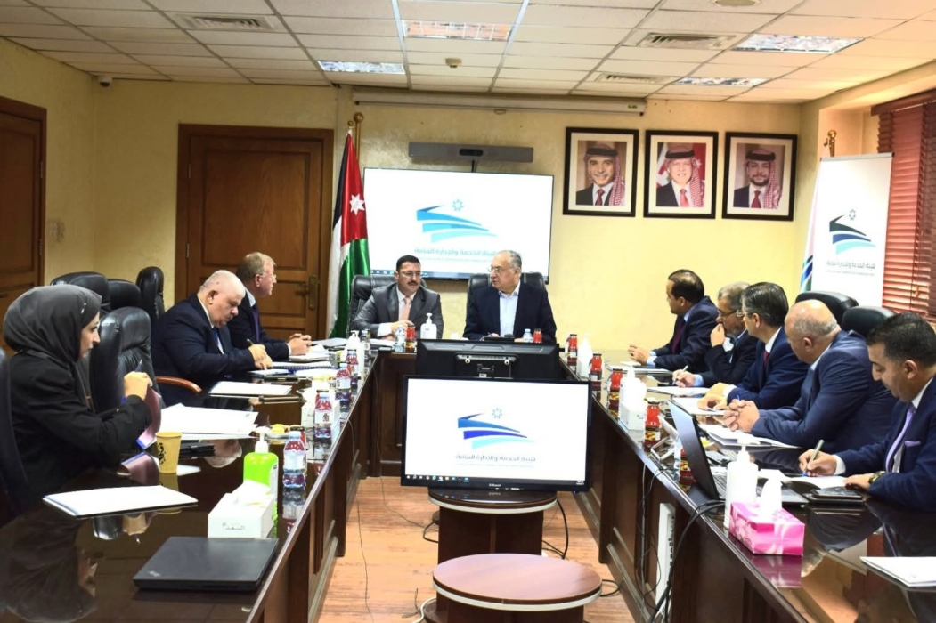 تشكيل فريق عمل مشترك بين الخدمة والإدارة العامة والنزاهة لتعزيز إدارة الموارد البشرية