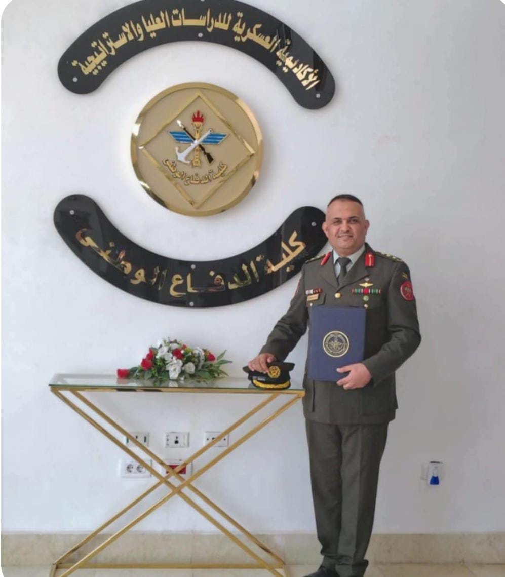 العقيد الركن أحمد الخوالدة يُهني متطلبات دورة الدفاع الخارجية في مصر