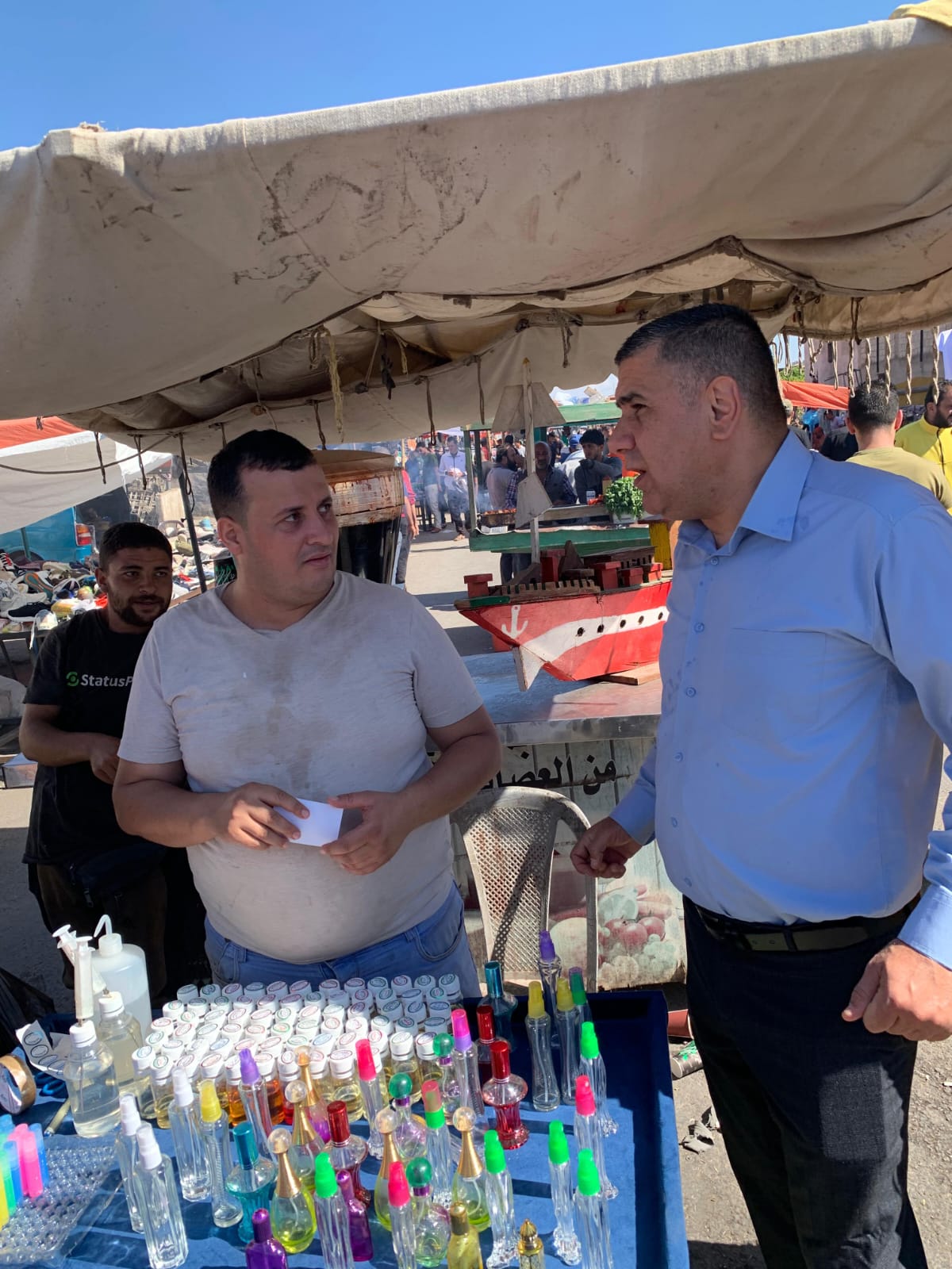 نائب رئيس بلدية اربد  البطاينة  يجري جولة تفقدية لسوق الجمعة