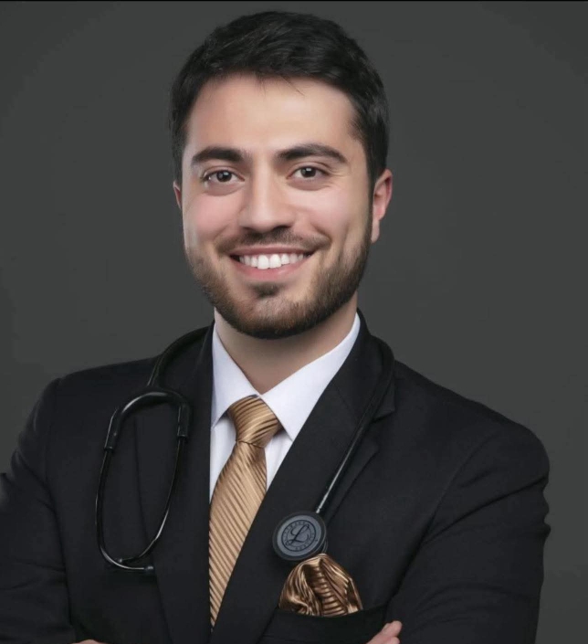 محمد أبو الهيجاء الأول على كلية الطب في التكنولوجيا بمعدل 4.2 من 4.9
