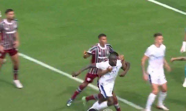 بكل حيادية، هل تعرض الهلال السعودي لظلم تحكيمي في مواجهة فلومينينسي؟