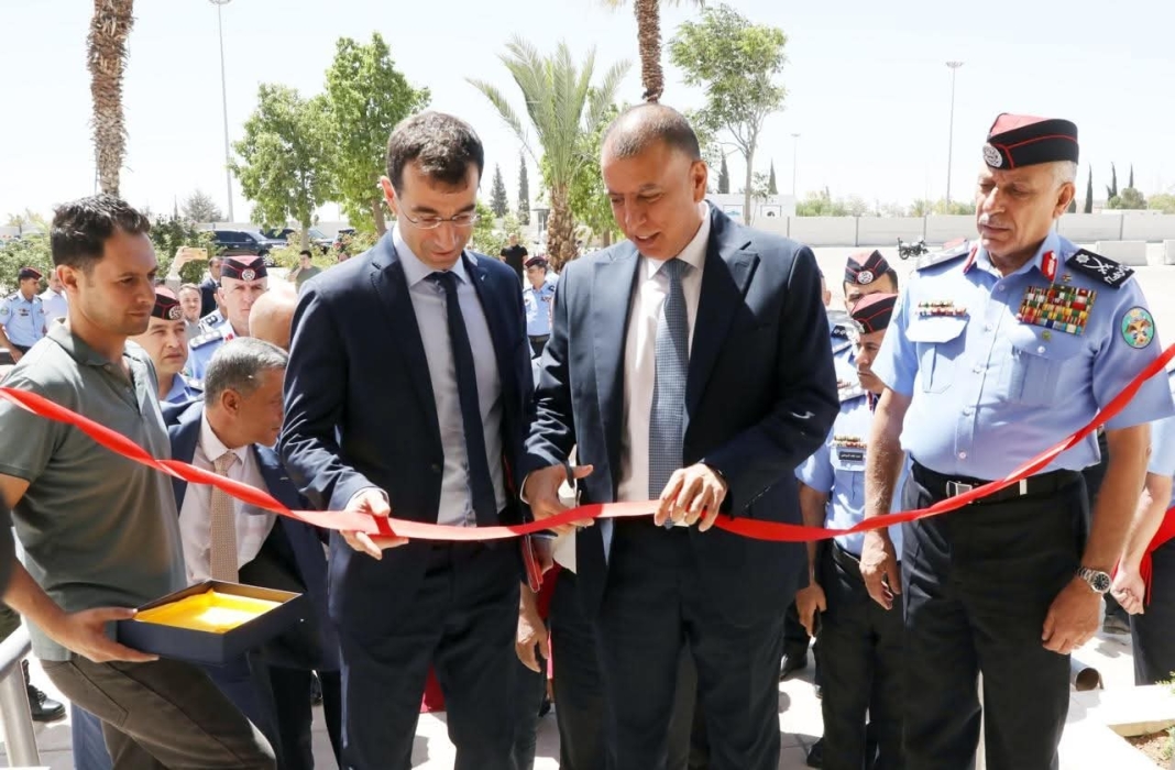 وزير الداخلية يفتتح مبنى الحافلات وغرفة عمليات ومبنى الجمارك الجديدة في مركز حدود جابر...صور