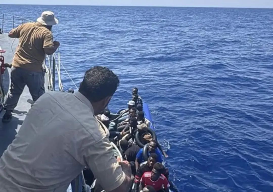 إنقاذ 39 مهاجراً غير شرعي قبالة السواحل الليبية