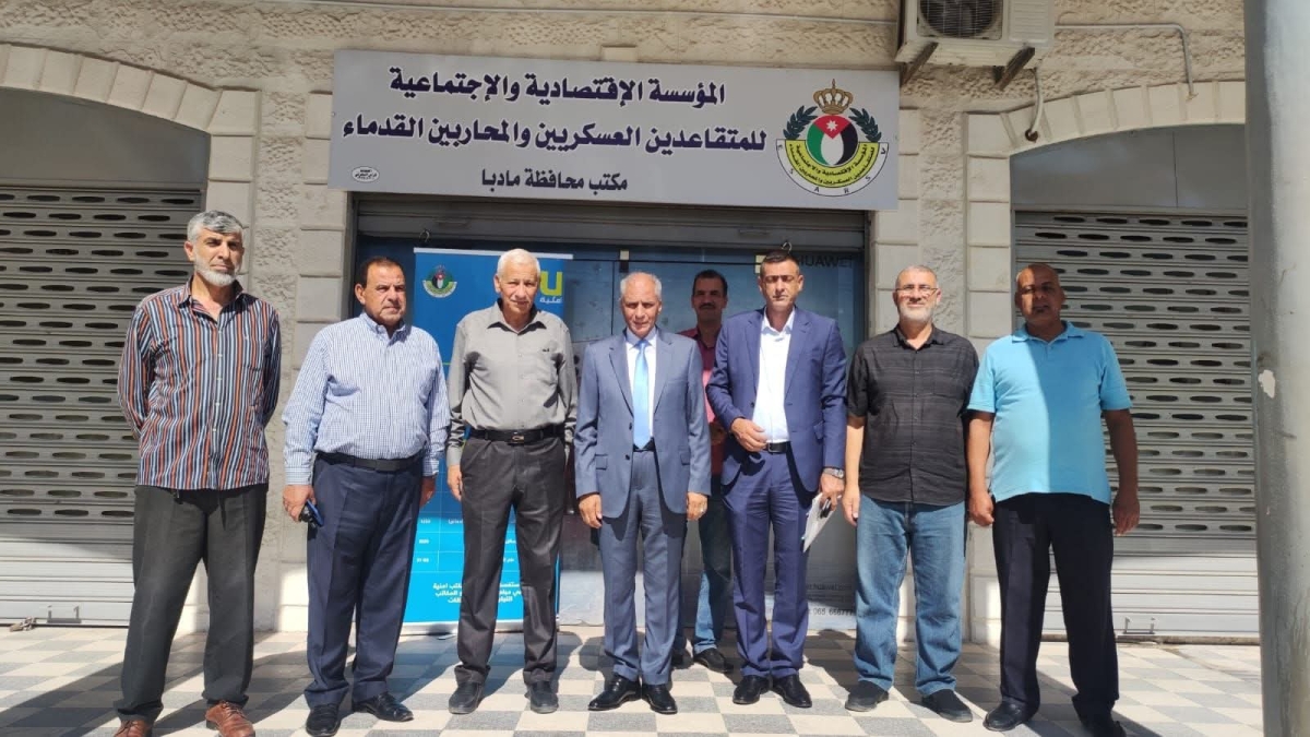 الرقاد يزور مكاتب المتقاعدين العسكريين في مادبا ويشدد على تحسين الخدمات