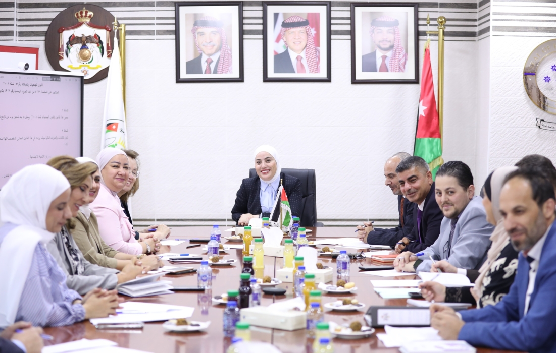 بني مصطفى تترأس إجتماعاً للجنة مراجعة قانون الجمعيات