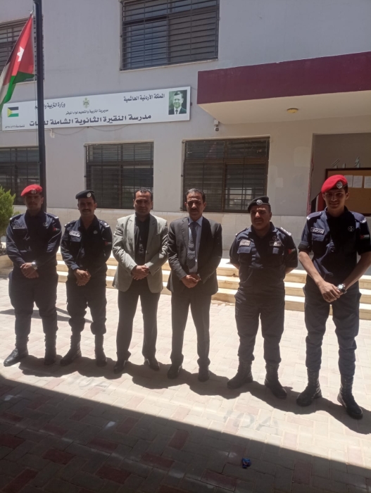 مدير تربية  الموقر يواصل جولاته التفقدية لقاعات امتحان الثانوية العامة
