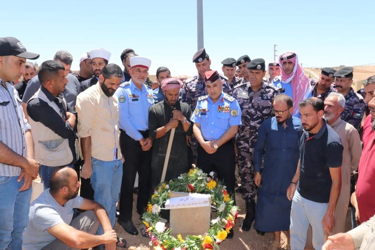 العميد الوريكات يشارك في تشييع جثمان الملازم2 راشد محمد المحاسنه