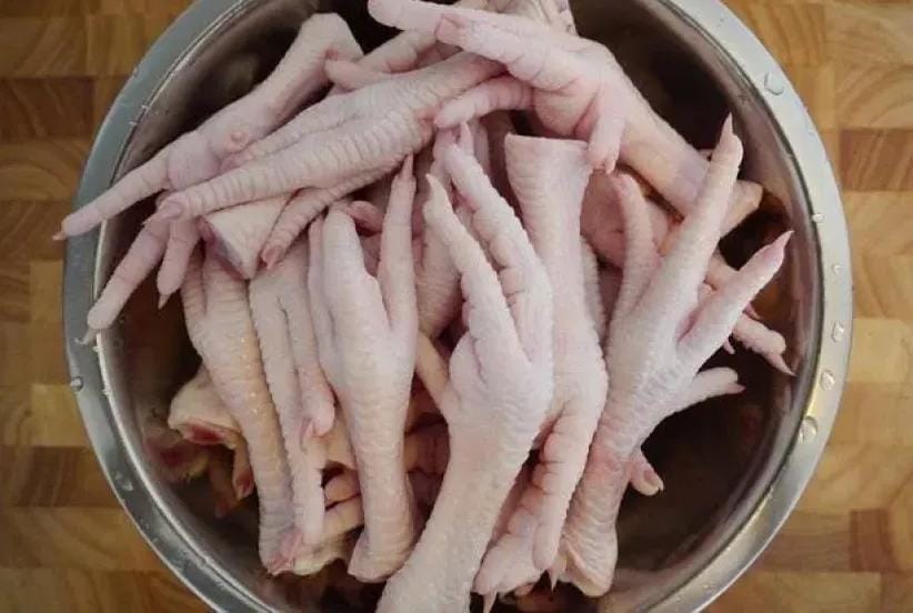 صحية أم لا .. فوائد تناول أرجل الدجاج للجسم والبشرة وأضرارها