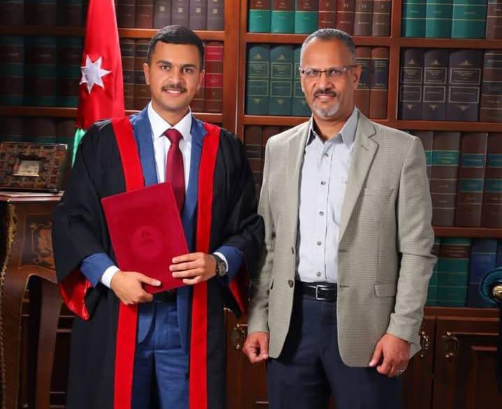 الرويضان يحتفي بتخرج نجله أيهم من الجامعة الهاشمية بدرجة البكالوريوس في اللغة الإنجليزية