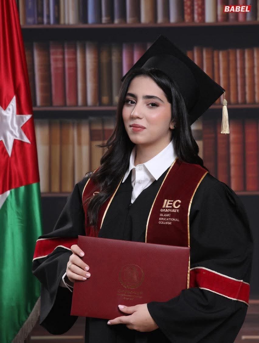 المحامي العموري يهنئ ابنة اخيه زينة بتفوقها في التوجيهي الأمريكي