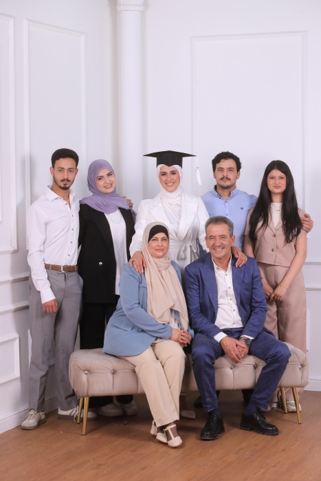 بتقدير امتياز .. ديمة أشرف الزعبي تحصد ثمرة تفوقها بتخرجها من الزرقاء الأهلية