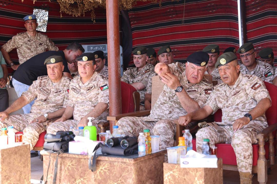 اللواء الركن الحنيطي يتفقد واجهة المنطقة العسكرية الشمالية...صور