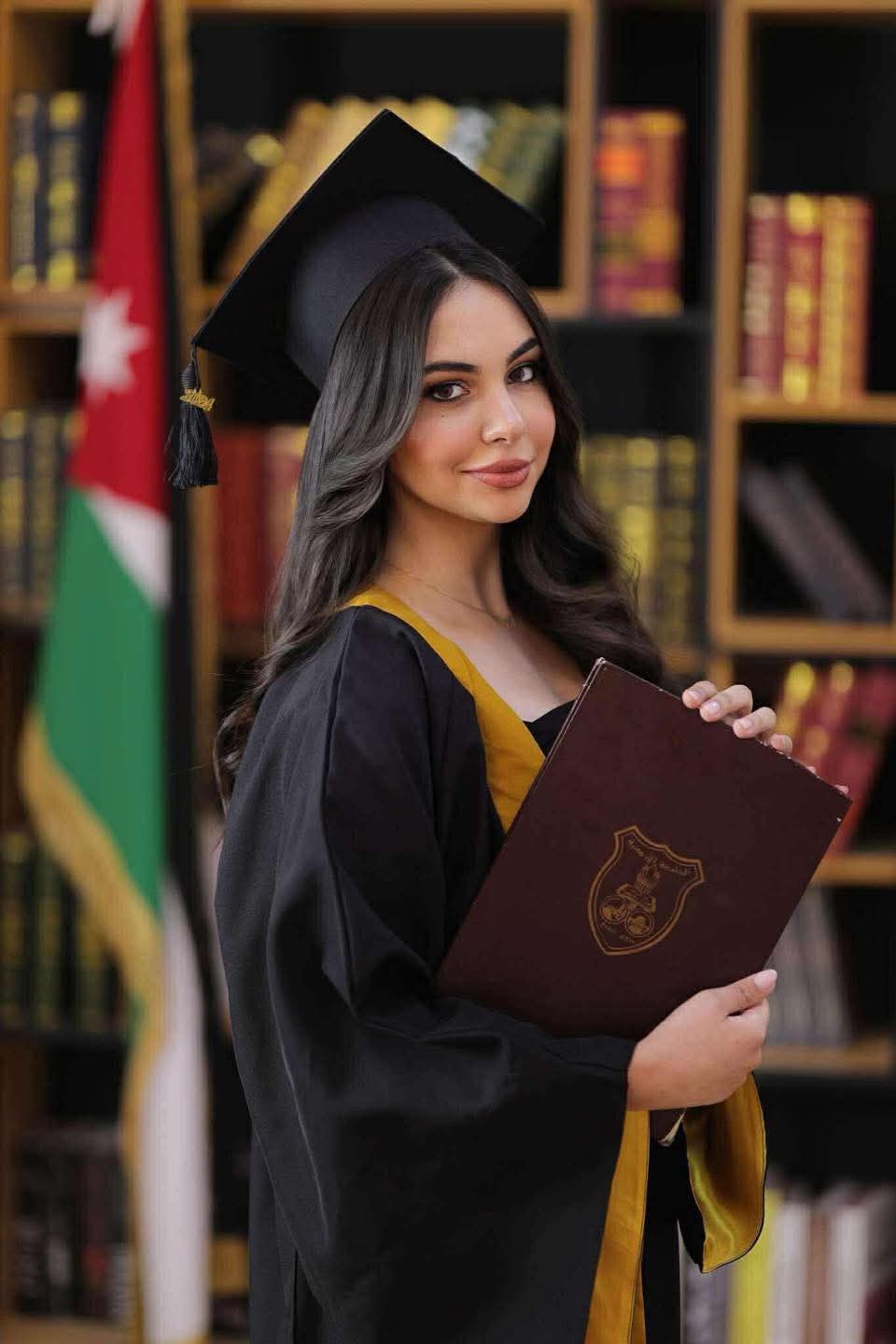 الطالبة حلا هارون ضمن أوائل قسم الرياضيات في الأردنية بمعدل 3.92
