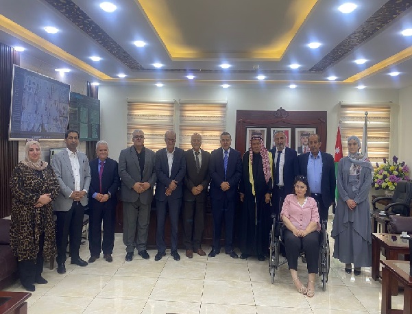 محافظ الزرقاء يؤكد أهمية الشراكة مع مجلس المحافظة لتنفيذ المشاريع الحيوية