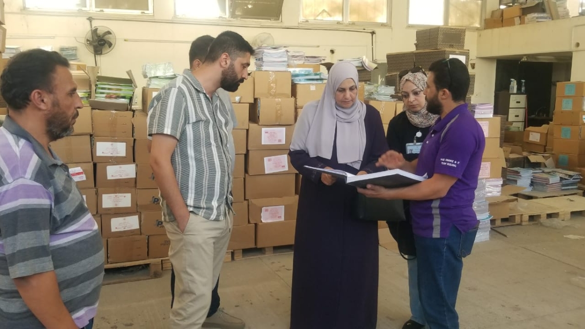 المصري تتفقد مستودع الكتب المدرسية في مديرية تربية المزار الشمالي ...صور