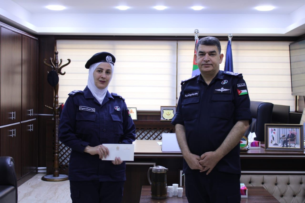 الامن العام يكرم الوكيل عُلا حمادة موسى لتفانيها في أداء الواجب