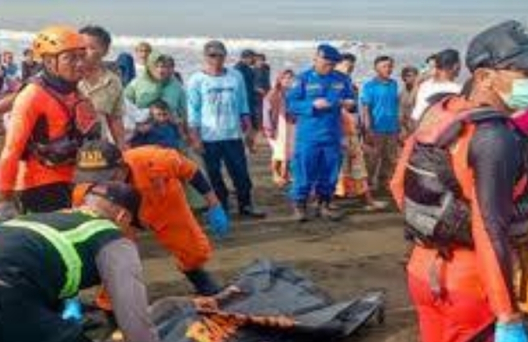 استمرار عمليات البحث عن ضحايا العبارة في جزيرة بالي الإندونيسية