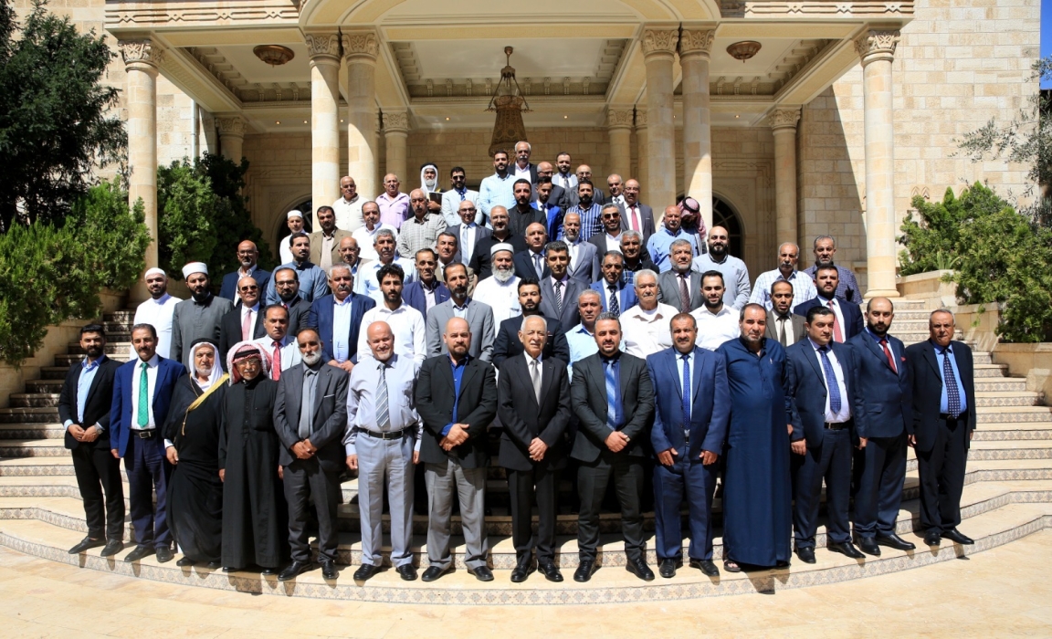 رئيس الديوان الملكي خلال لقائه وفدا من أبناء عشيرة بني عامر