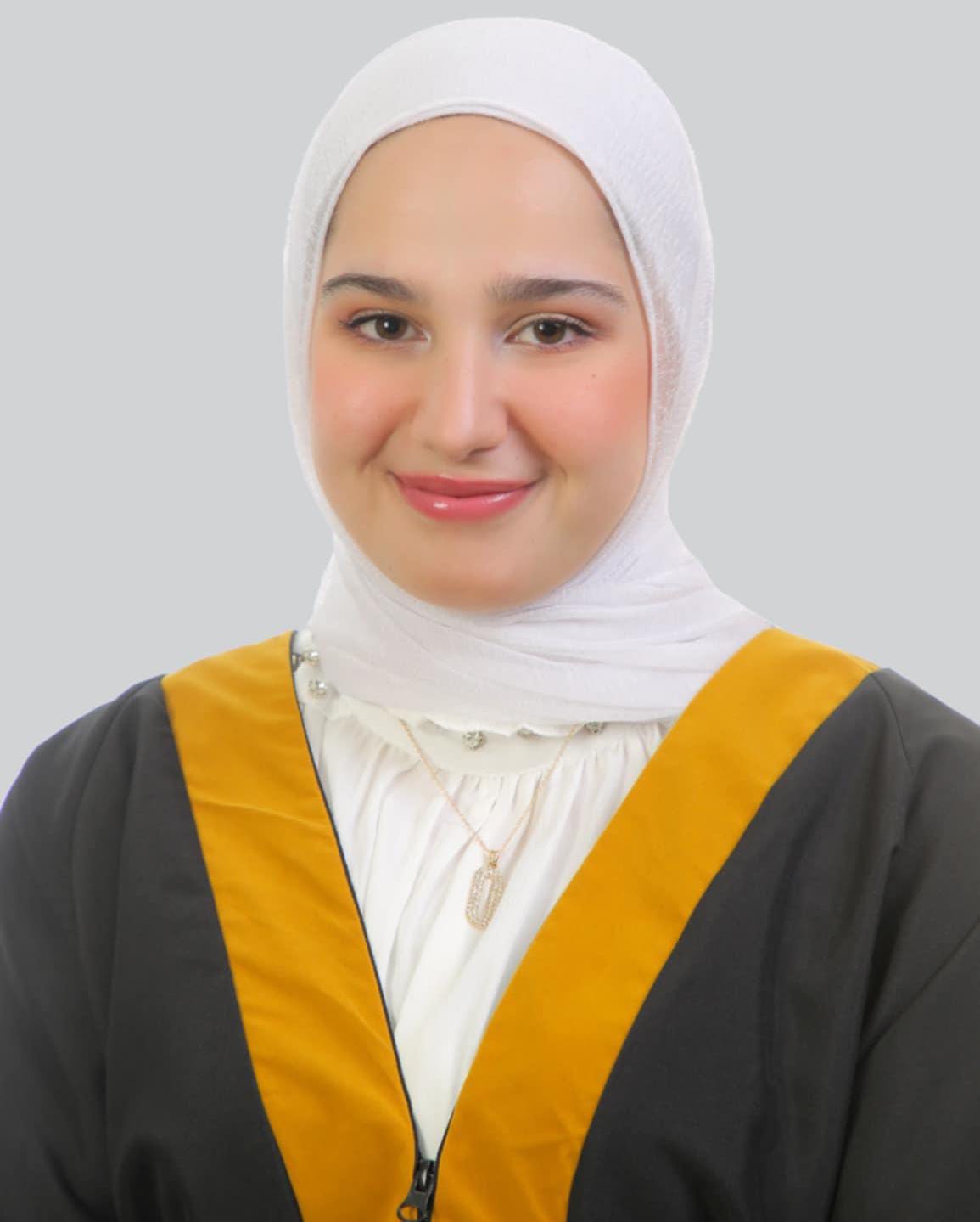 عشيرة آل أبو رمان تهنئ ابنتها سارة صلاح بتخرجها بتقدير امتياز