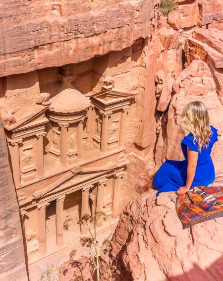 السياحة النيابية تناقش أزمة القطاع السياحي في البترا