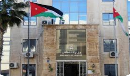 214 شكوى عمالية ضد منشآت لم تلتزم بالحد الأدنى للأجور