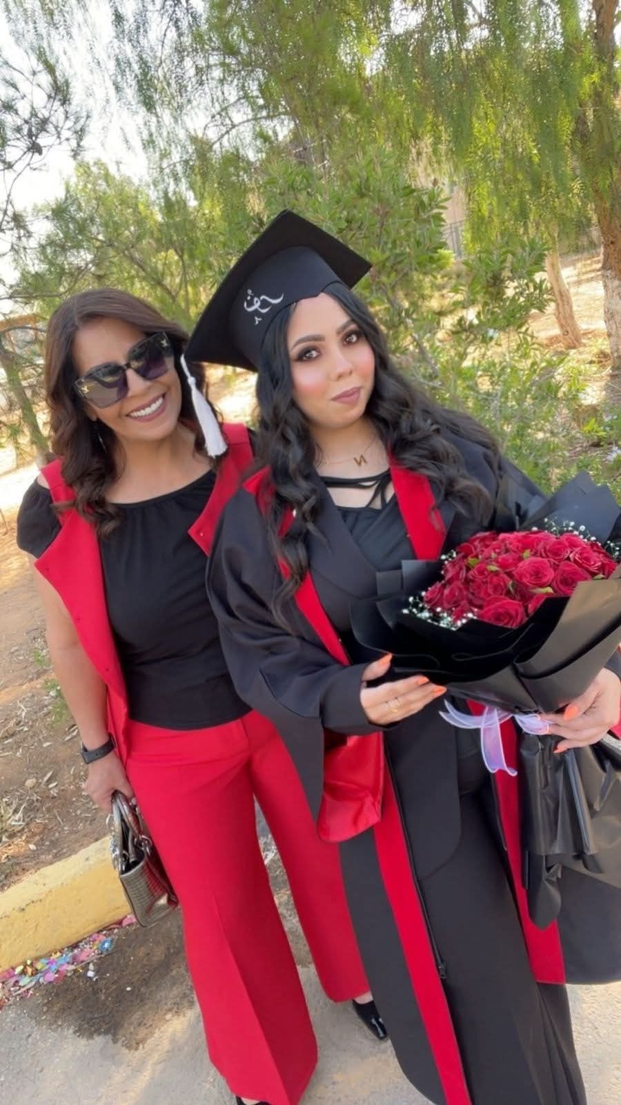 نور إياس حداد تنال درجة الصيدلة من الجامعة الهاشمية