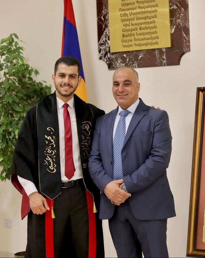 الدكتور محمد جهاد بني عيسى ينال بكالوريوس الطب بدرجة امتياز من جامعة يريفان