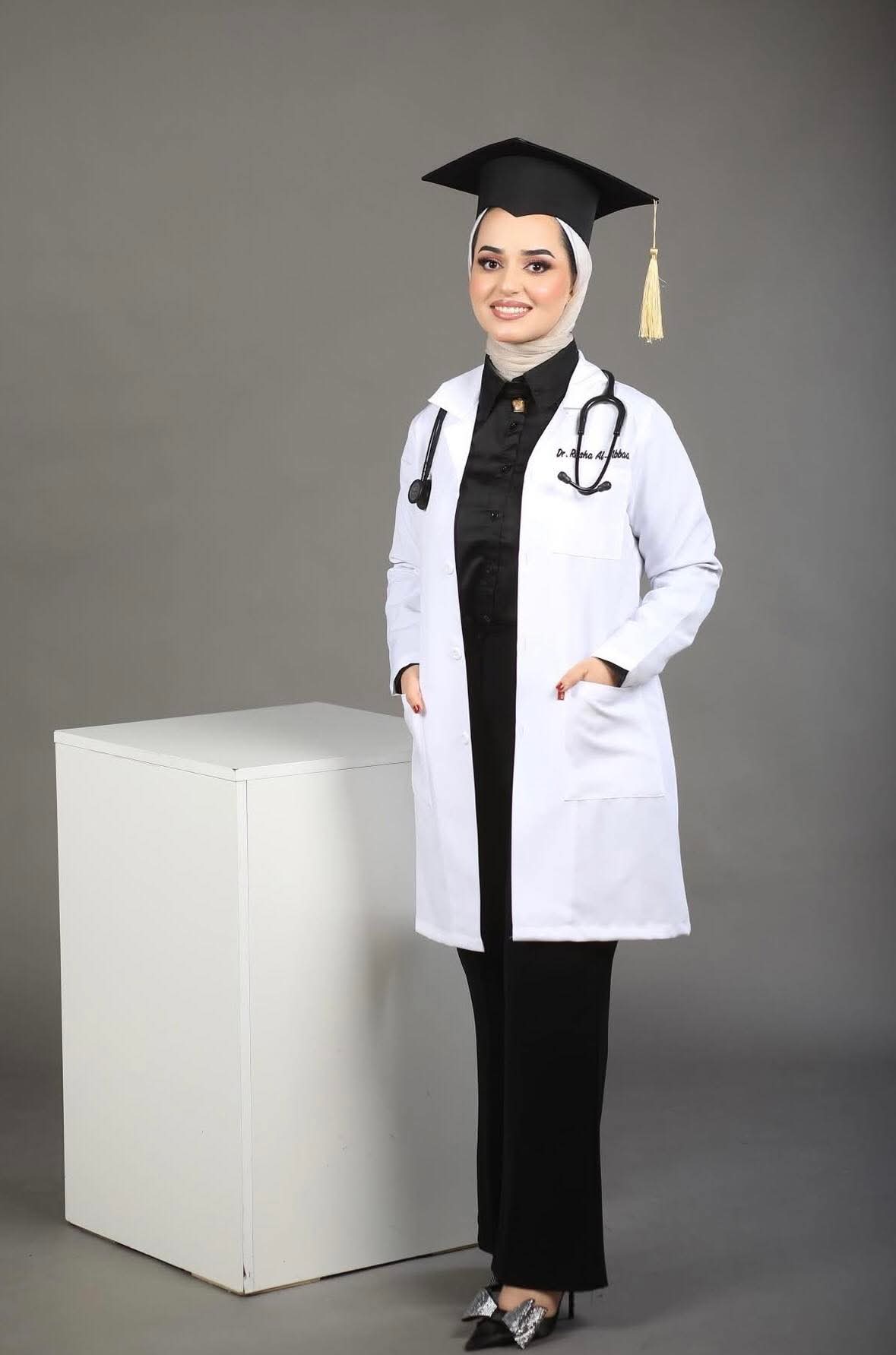 رشا محمود العبادي تحصد بكالوريوس الطب بتقدير امتياز