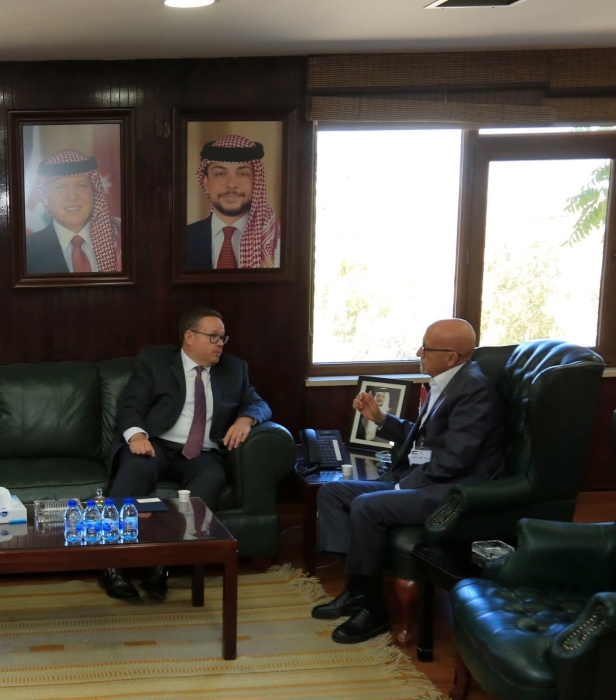 وزير المياه والري يستقبل القائم باعمال سفارة الولايات المتحدة الامريكية لدى المملكة