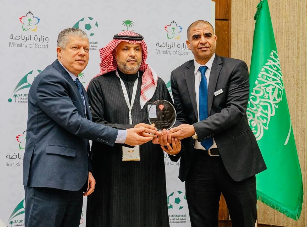 الدوسري يهنئ بن الحاج برئاسة الجامعة التونسية لكرة القدم المصغرة ويعد بدعم شامل لنهضة اللعبة