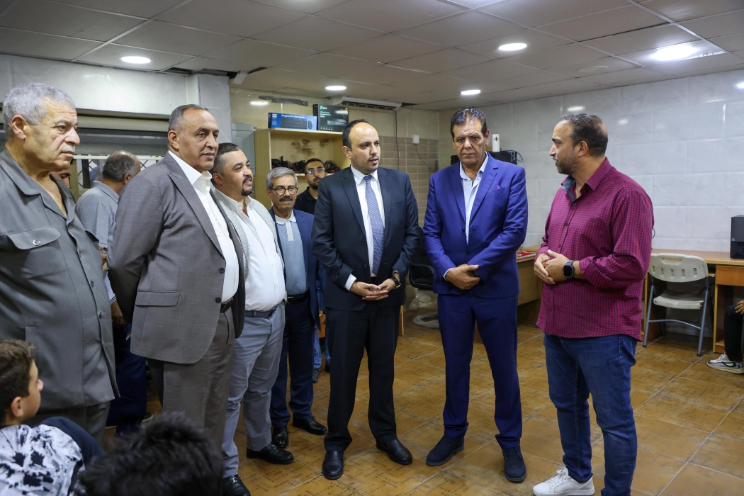 وزير الشباب يشيد بإسهامات نادي شباب الحسين الرياضية والمجتمعية خلال زيارة ميدانية