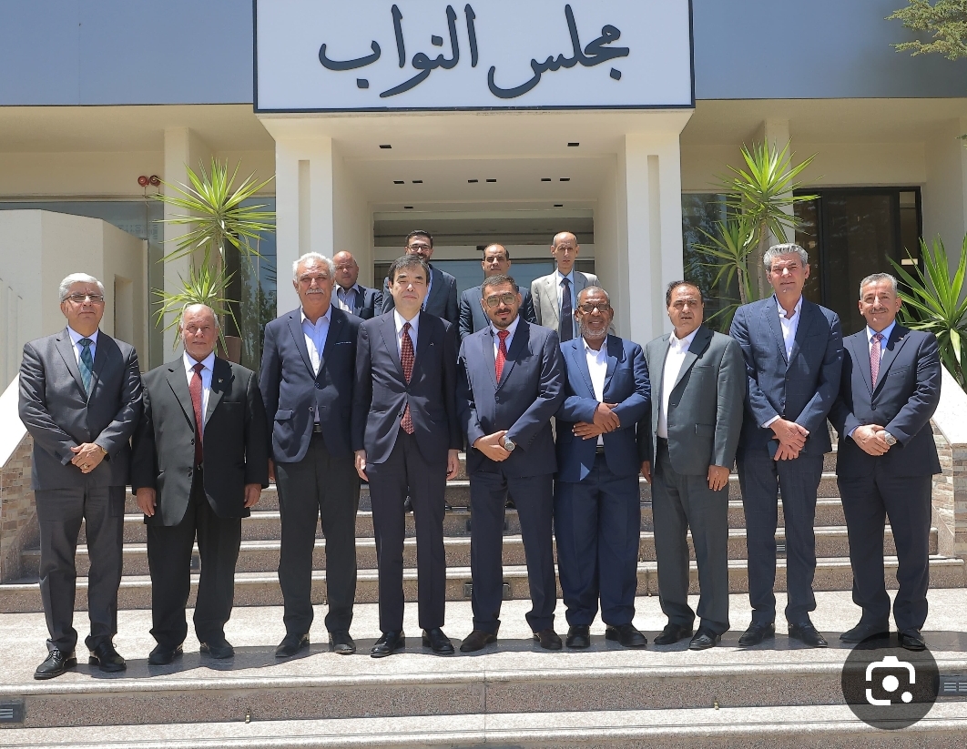 البيئة النيابية تبحث والسفير الياباني تعزيز التعاون الثنائي