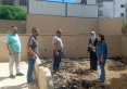 ابورمان تتفقد الساحات الخارجية لمشروع إضافة مبنى رياض أطفال في مدرسة رفيدة الأسلمية الثانوية للبنات.