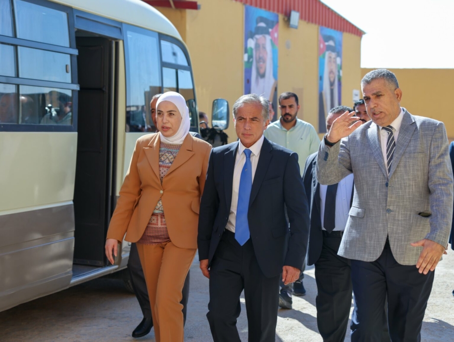 رئيس الوزراء يبدأ جولة ميدانية في المفرق